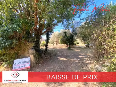 uzès  rare terrain constructible de 1750 m²  arboré et clôturé.