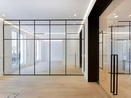 location local professionnel 205m²