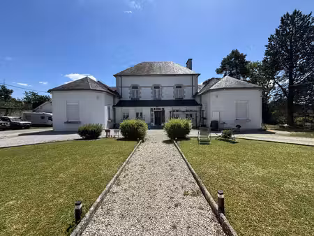 côte d'or : bâtisse bourguignonne de 450m2 dont 260 m2 rénové (plain pied)   annexes ...
