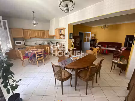 châteaudun centre-ville maison de ville avec 4 chambres  42 m² de séjour