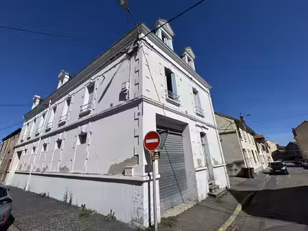 immeuble avec local commercial + 2 appartements
