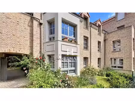 saint-omer centre : appartement t3 de standing  cave  place de p