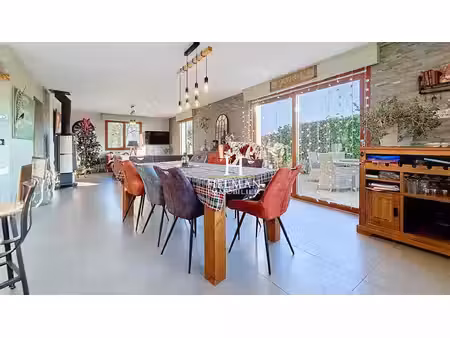 maison contemporaine de 161 m² sur 1.200 m² avec piscine et gr