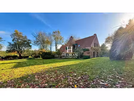 elnes : maison d'architecte familiale en semi plain-pied avec gr