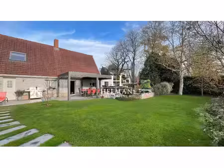 longère rénovée avec gîte et garage sur 940 m² à eperlecqu