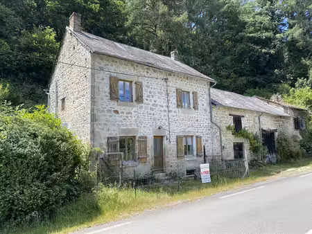 propriété en pierre avec un hectare de terrain