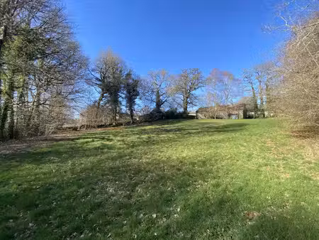 rare ! propriété en pierre divisée en deux gite à 500 m du lac de vassivière !