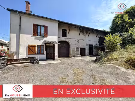 ancienne ferme jurassienne à fort potentiel au cœur de la région des lacs !