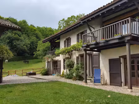 maison de caractère en pisé avec espace bien-être  piscine intérieure et vue sur le vercor