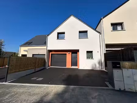 a louer - maison tres recente de type 4 - montreuil-le-gast