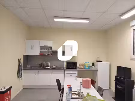 location local d’activités magny les hameaux 78114 754m²