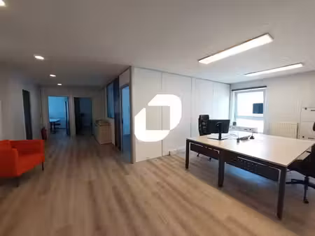 location bureaux voisins le bretonneux 78960 308m² à 1136m²