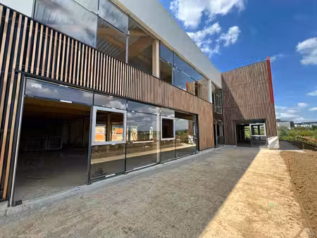 location commerce louvres 95380 491m²