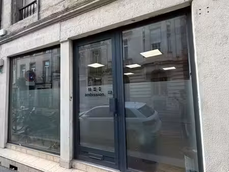 location local professionnel 70m²