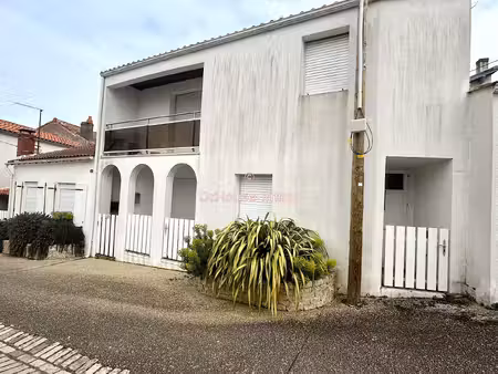 immeuble de rapport en plein coeur de la tranche sur mer