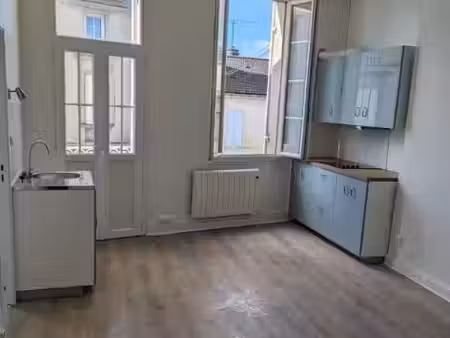 location appartement 1 pièce 30 m² à branne (33420)