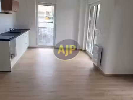 location appartement 2 pièces 44.73 m² à nantes (44000)  766 €