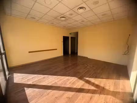 location locaux professionnels 3 pièces 79 m² à aix-en-provence (13090)  2 198 €