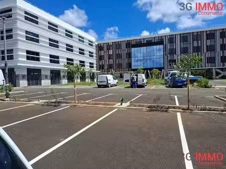 location locaux professionnels 80 m² à les abymes (97139)  2 120 €