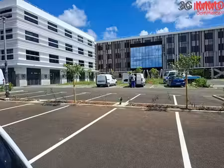location locaux professionnels 81 m² à les abymes (97139)  2 714 €