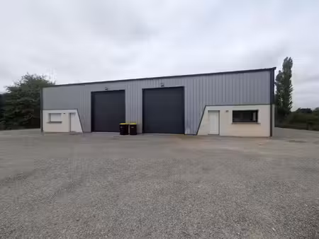location local d’activités surzur 56450 216m²
