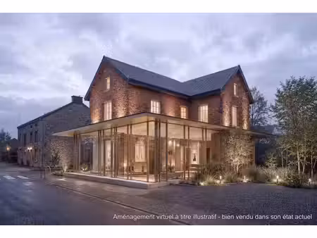bâtiment à haut potentiel commercial avec parking