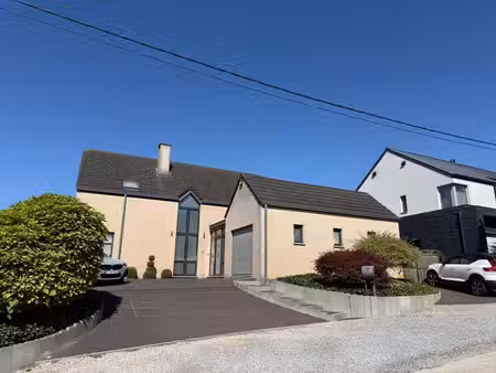 maison 4 façades avec 4 ch  bureau  garage à mettet