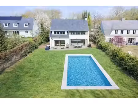 prox. stockel - magnifique villa sur 16ares 50 + piscine