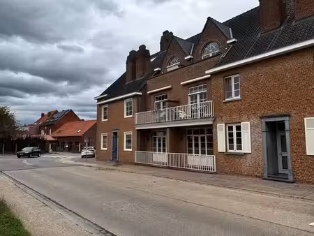 2-slaapkamerappartement met terras en garagebox te rillaar!