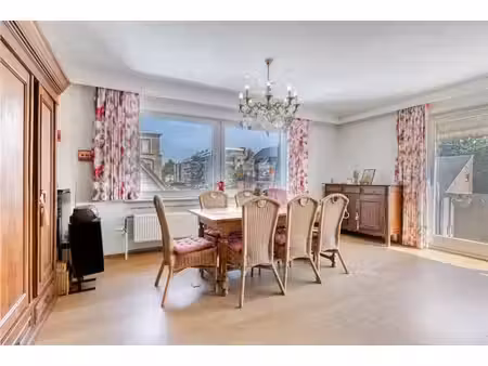 magnifique appartement-penthouse authentique situé dans un q