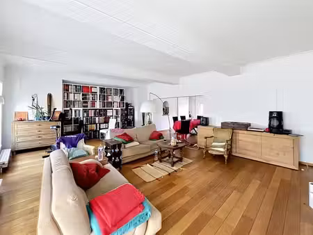 appartement de standing de 240m2 avec garage et jardin