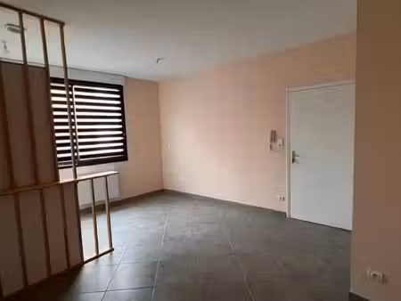 location commerce 3 pièces 44 m² à hazebrouck (59190)
