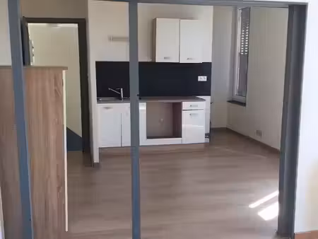 immeuble de 2 appartements avec garages. loués.