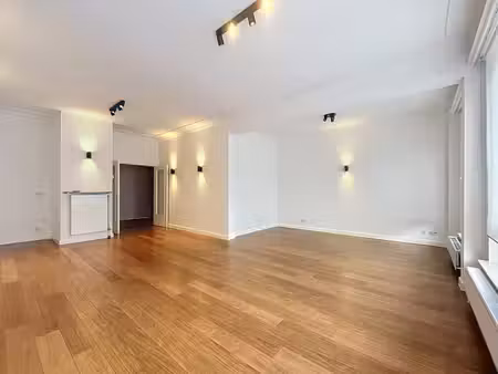 duplex avec 2 chambres  jardin et garage intérieur à louer à