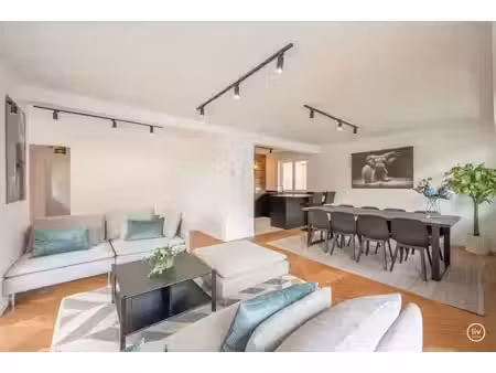 appartement élégamment rénové avec 3 chambres dans un empla