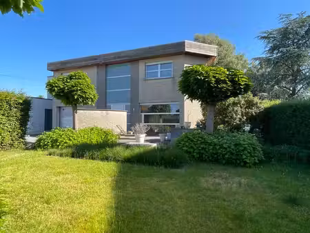 spacieuse maison avec grand jardin
