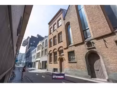 te koop – exclusief gerenoveerd herenhuis in het hart van...