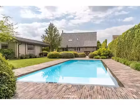 villa prête à emménager avec un jardin fabuleux