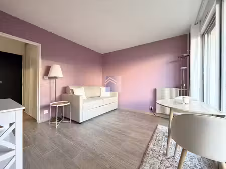 coeur de ville studio meublé de 20 m2 avec balcon - rénové