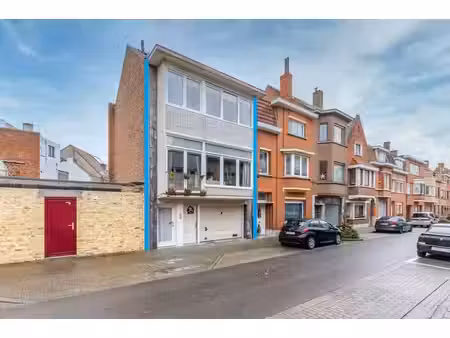confortable maison mitoyenne située à proximité du centre e