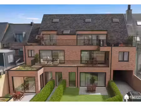 spacieux appartement de 2 chambres avec jardin
