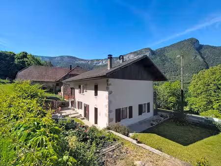 entre annecy et aix-les-bains  maison familiale avec jardin  dépendances et beau...