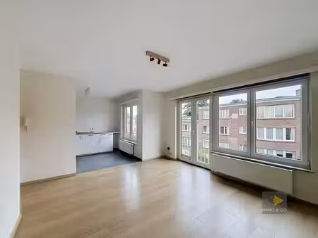 appartement une chambre avec balcon