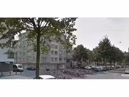 lichtrijk 2-slaapkamerappartement met terras vlak bij sin...