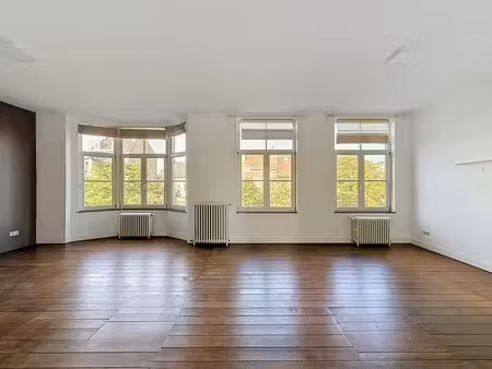 plasky : lumineux appartement dans immeuble art déco