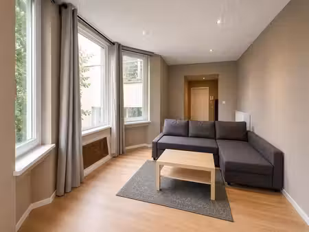 quartier louise/stéphanie  studio meublé
