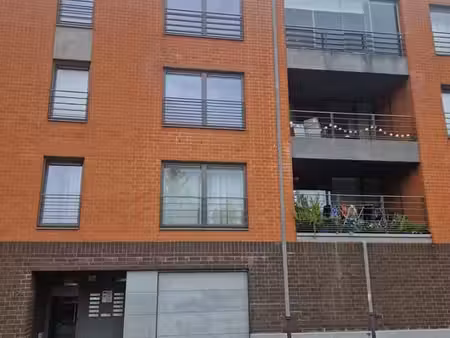 bel appartement deux chambres .