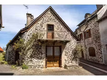 maison de bourg mitoyenne d'un côté de 35 m² habitable