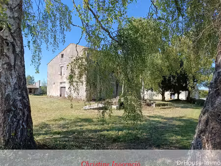 ensemble immobilier de caractère à rénover près de pons