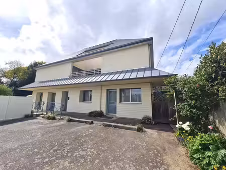 à vendre à réguiny maison située à pied des commodités et ser...